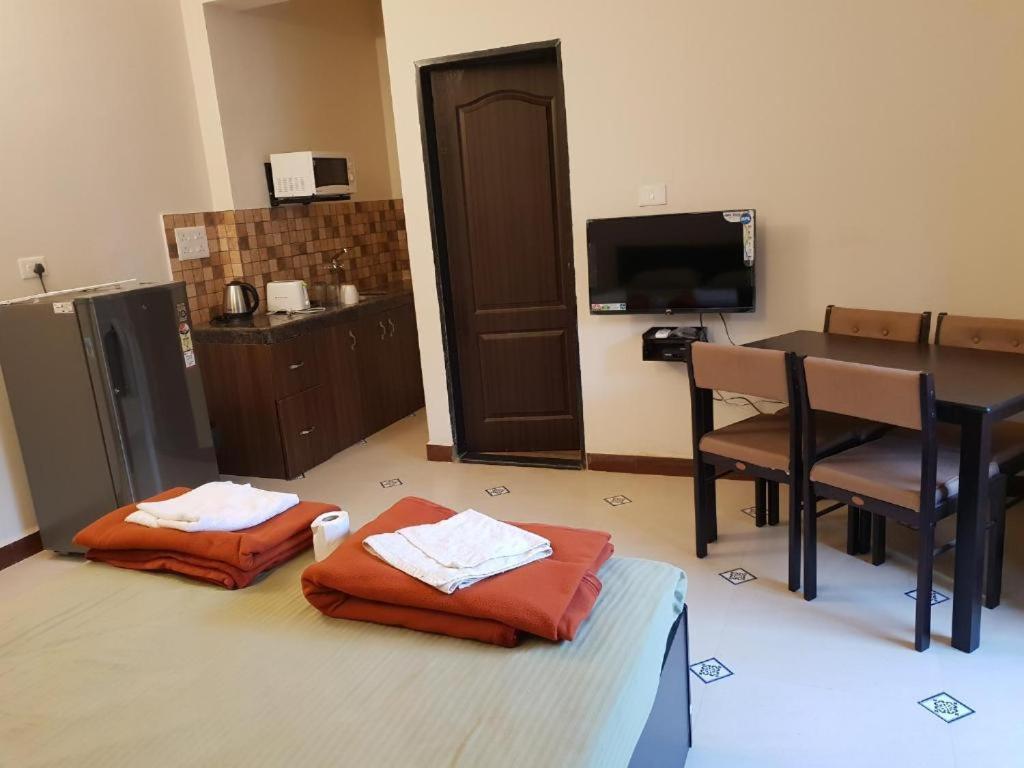 Coastal Suites Apart Hotel ---- 8 Minutes Walk To Beach بيناوليم المظهر الخارجي الصورة