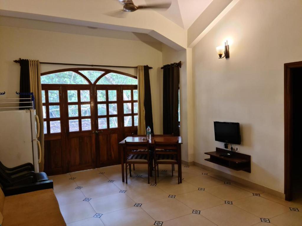 Coastal Suites Apart Hotel ---- 8 Minutes Walk To Beach بيناوليم المظهر الخارجي الصورة