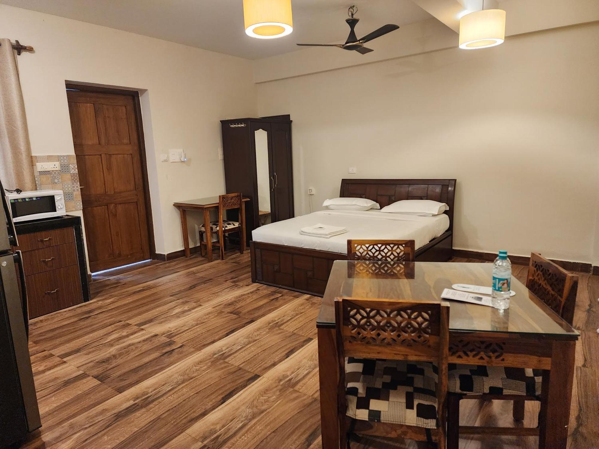 Coastal Suites Apart Hotel ---- 8 Minutes Walk To Beach بيناوليم المظهر الخارجي الصورة